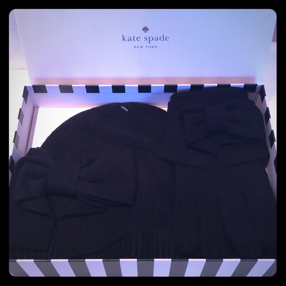 Kate Spade Dorothy Bow Beanie & Glove Box Set